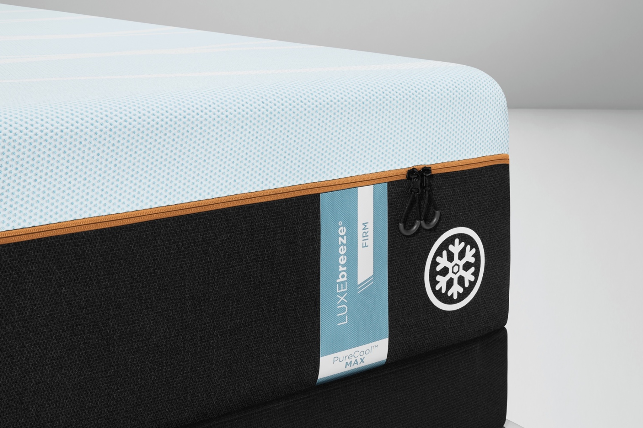 03 SMALL-OK Tempurpedic_T4_LuxeBreeze_Firm_SILO_5InchFoundation_RightCorner_White_Queen_Aug18_5x7_261218110323406999