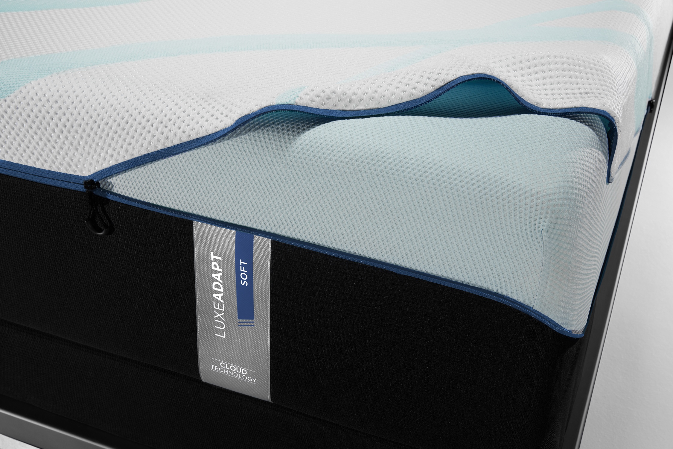 04 SMALL Tempurpedic_T3_LuxeAdapt_Soft_SILO_5InchFoundation_ZipperInterlock_White_Queen_May18_5x7_261218003358327146