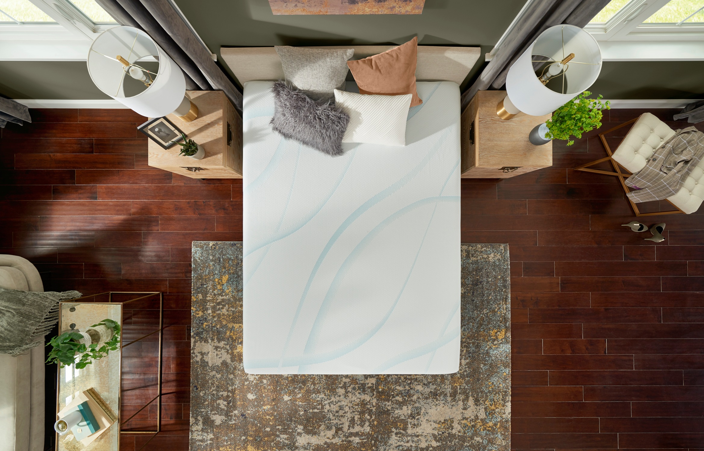 05 SMALL Tempur-Pedic_LuxeAdaptSoft_Queen_ErgoExtend_SleepTracker_Photography_StyledRoom_TopDown_Sep2020_5x7_121120145223831820 (1)